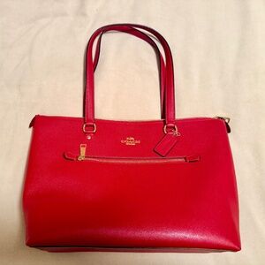 Coach Gallery Tote in Miami Red